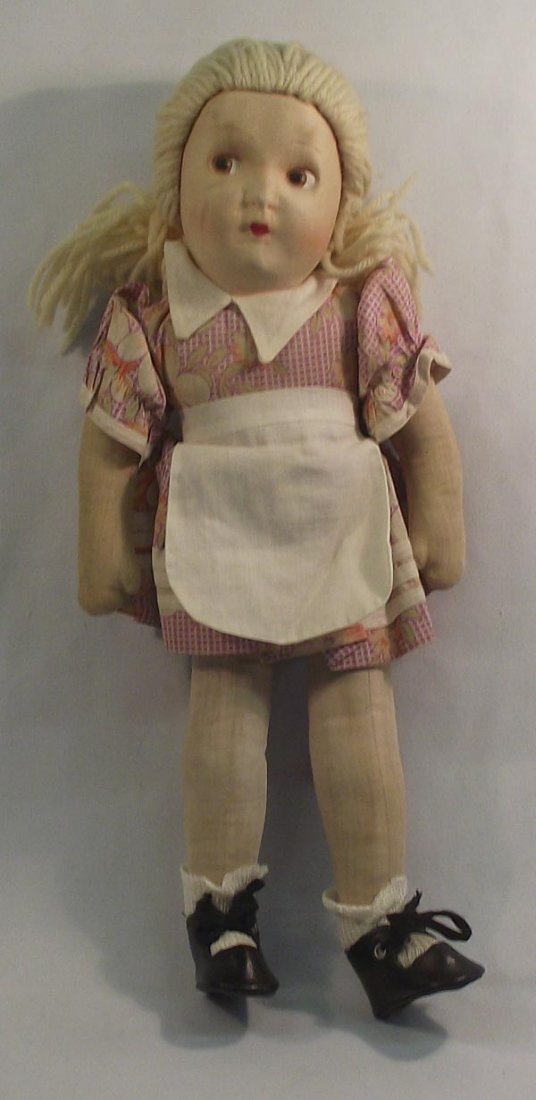 1924 Madame Alexander Doll Alice In Wonderland: 1924 Madame Alexander Doll Alice In Wonderland. All cloth material for body. Doll measures approx. 15 1/2''H x 6''W. Yarn hair with painted on eyes and mouth. The shoes she has look new.