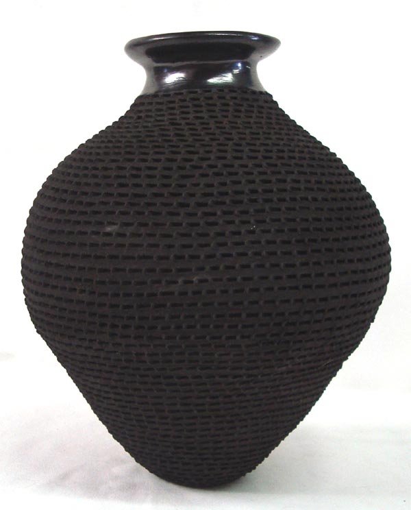 Mata Ortiz Textured Black Jar - Benjamin Soto: Mata Ortiz Textured Black Jar - Benjamin Soto. Push pencil texture all over. Signed on the bottom, ''Benjamin Soto.'' Measures 9''Hx7''W.