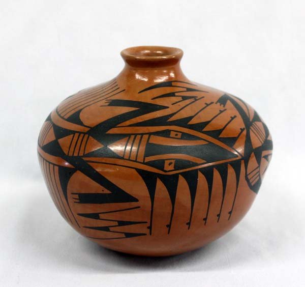 Mata Ortiz Pottery by Lucie Soto: Mata Ortiz Pottery by Lucie Soto, 2 black lizards encircle pot and sit among geometric designs and stylized feathers, measures approx. 5.5''H x 6''D.