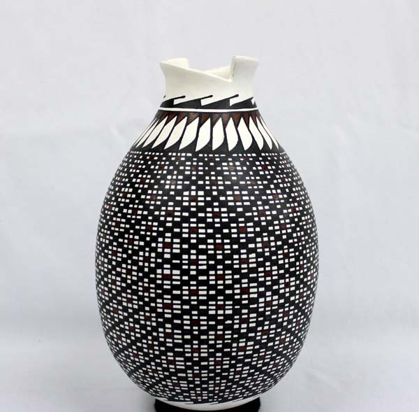 Mata Ortiz Eye Dazzler Pottery by Luis Ortiz: Mata Ortiz Eye Dazzler Pottery by Luis Ortiz, geometric eye dazzler designs in colors of brown and black on white, this beauty has a cutaway rim along with stylized feathers around neck of jar, measur