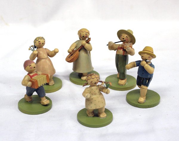 1940's Wooden German Band Figures: 1940's Wooden German Band Figures, includes the following players: Accordian, Fiddle, Harmonica, Lute, and two flower girls, some paint loss and bridge missing off of violin, however in good condition
