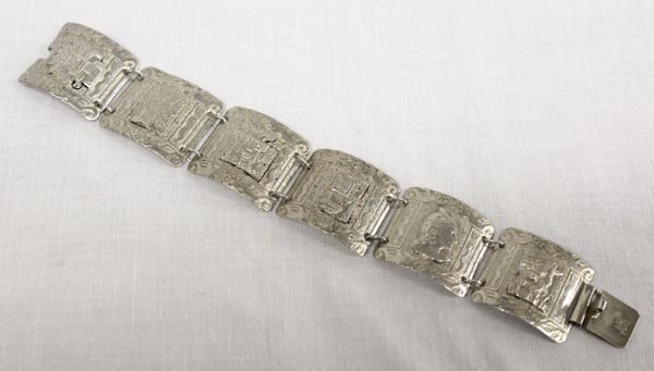 Peruvian South American 625 Sterling Bracelet: Peruvian South American 625 Sterling Link Bracelet Bracelet, measures approx. 6.5'' end to end. Each Link measures 1'' x 1''. Each Link has a different motif. Mayan heads, llama, eagle etc. Like new c