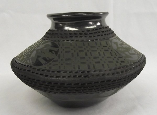 Mata Ortiz Green on Black Lizard Jar - Benjamin Soto: Mata Ortiz Green on Black Lizard Jar - Benjamin Soto. 5''H x 8''W. Bottom 1/2 is pretty also. Mata Ortiz is a small village in the state of Chihuahua, Mexico. The potters of Mata Ortiz create contempo