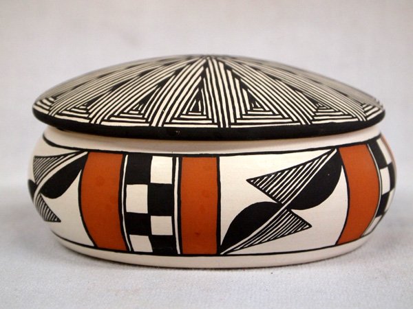 Acoma Polychrome Trinket or Jewelry Box- M. Leon: Acoma Polychrome Trinket or Jewelry Box- M. Leon. 2''H x 4.25''W with eye dazzler top.