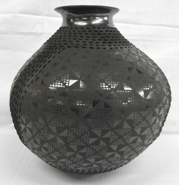 Mata Ortiz Olla -- Benjamin Soto: Mata Ortiz Olla -- Benjamin Soto, highly burnished black on black, features highly textured sections, whirling pinwheel and eye dazzling checkerboard designs, pulled spout, measures 7.75''H x 8.5''D, 