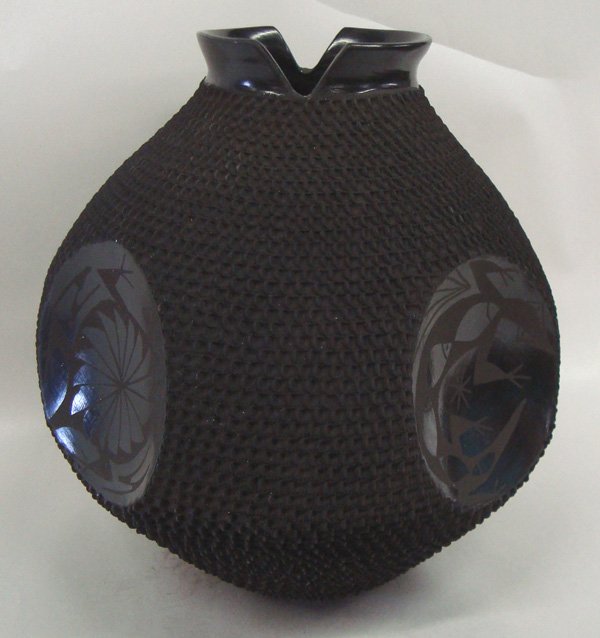 Mata Ortiz Olla -- Jose Gonzalez: Mata Ortiz Olla -- Jose Gonzalez, highly textured black on black, featuring 4 deep set indentations, #1 & #3 features lizards, #2 & #4 features horned toads, unusual cut out rim, measures 9''H x 8.25'