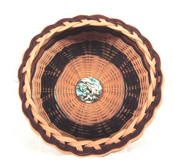 1998 Tri-colored Cherokee Basket -- Peggy Brennan: 1998 Tri-colored Cherokee Basket -- Peggy Brennan, 6''W x 4.5''H, signed on bottom, has beautiful abalone button on inside bottom