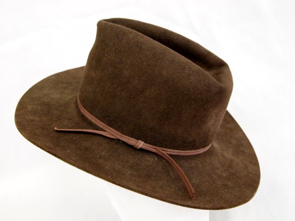 Stetson Brown Felt Cowboy Hat: Stetson Brown Felt Cowboy Hat. Rich dark brown felt hat by Stetson in nice condition. Size 7-3/8.