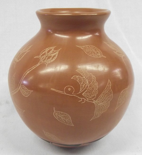 Mata Ortiz Sgraffito Flower Jar - Samuel Gaona: Mata Ortiz Sgraffito Flower Jar - Samuel Gaona, lovely sgraffito flowers and vines cover this jar on a mahogany background, measures 7''H x 6.25''W