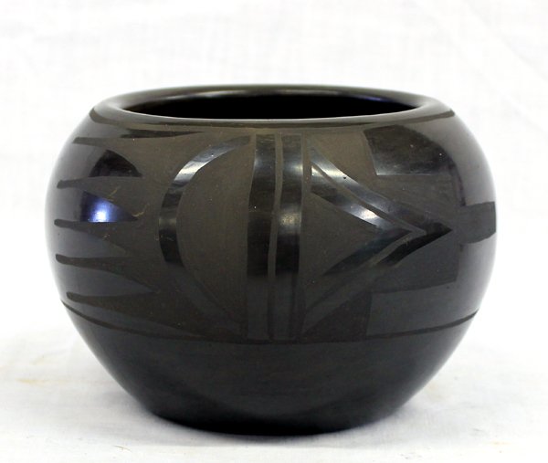 1950s Santa Clara Pueblo Bowl by Nicolasa Tafoya: From the Collection of Nick and Suzanne Nicholas we have a 1950s Santa Clara Pueblo Bowl by Nicolasa Nicolassa Naranjo Tafoya (b.1910) (Santa Clara), measures 4''H x 6.5''H, black on black, is one of 