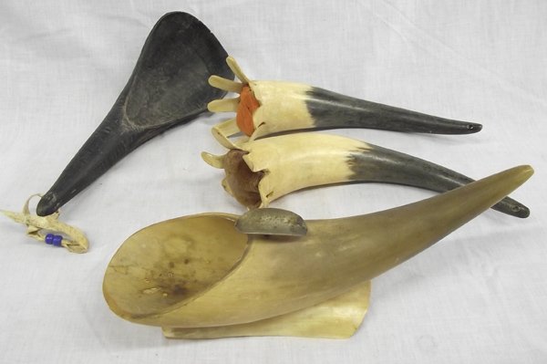 Vintage Buffalo and Cow Horn Collectibles: Vintage Buffalo and Cow Horn Collectibles, largest measures 11'' x 3'', 1 Buffalo scoop spoon, 1 ashtray, 2 flared end Pin Cushion horns. Unique & also usefull.