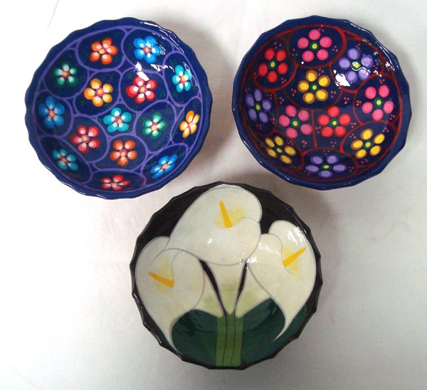 Set of 3 Oaxacan Footed Mexican Salsa Bowls: Set of 3 Oaxacan Footed Mexican Salsa Bowls. Oaxacan folk art is a tradition of Oaxaca, Mexico. These Vividly colored bowls show the intricate design used in on the clay pottery from this area. They m