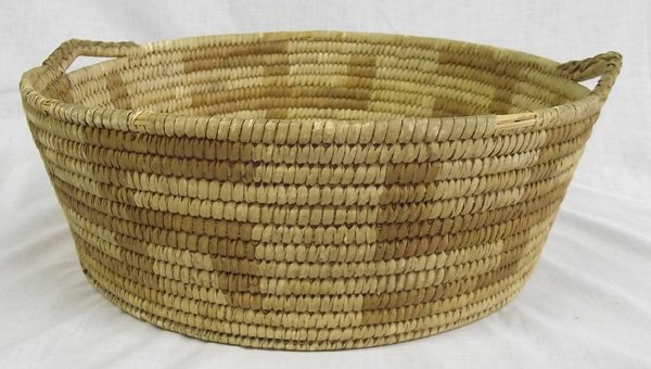 Vintage Pima Papago Tohono O'odham Basket: Vintage Early 1900's Pima Papago Tohono O'odham Basket. This incredible piece is done in a whirling logs design. It measures approx. 14'' in diameter and is approx. 5'' tall.