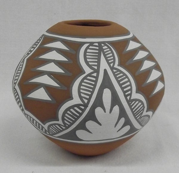 Jemez Polychrome Seed Jar by Mary Small: From the Nick and Suzanne Nicholas Collection we have a Jemez Polychrome Seed Jar by Mary Small, measures 3.5'' x 4.25'', beautiful gray-white-and terra cotta geometric jar, Mary Small (Jemez) learned