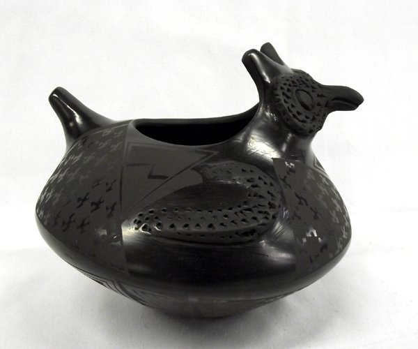 Mata Ortiz Black Owl Effigy Bowl by Jose Quezada: Mata Ortiz Black Owl Effigy Bowl by Jose Quezada, measures approx. 5''H x 6.75''W. Like new condition
