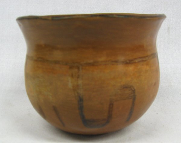 Vintage Maricopa Jar: Vintage Maricopa Pot. Design around body of bowl. Also has a rim line. This piece measures approx. 4.25''H x 5.5''W