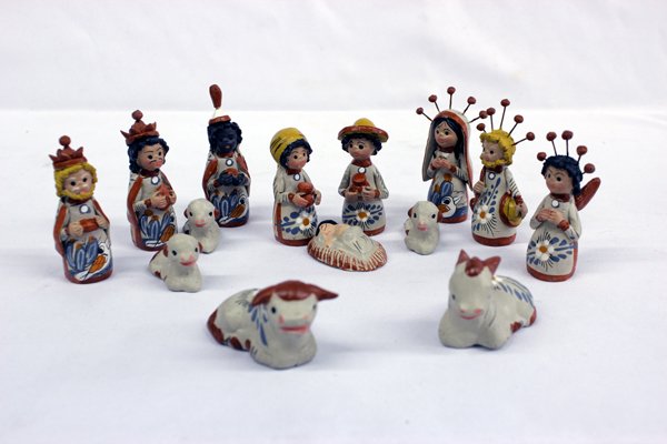 Vintage Mexican Pottery Nativity Set: Vintage Mexican Pottery Nativity Set, largest piece measures 3''H x 1.5''W, 14 piece scene, beautifully hand painted, one wise man has chip in crown.