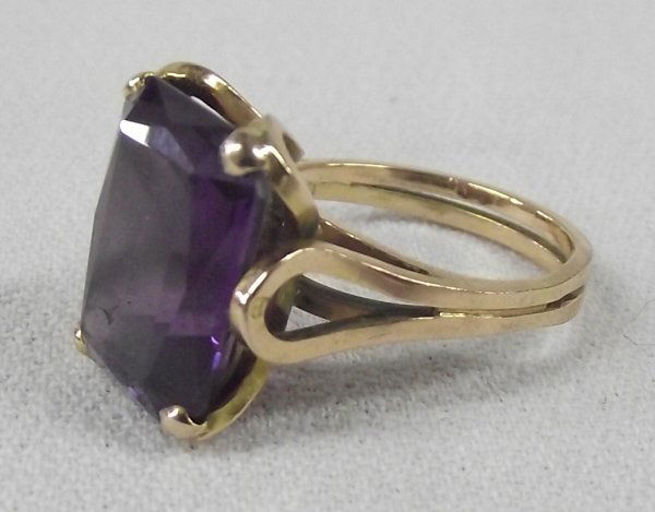 Alexandrite Copper Gold Tone Ring Sz 8: Alexandrite Ring, multi-faceted, copper/gold tone setting, unreadable hallmark, size 8, beautiful ring