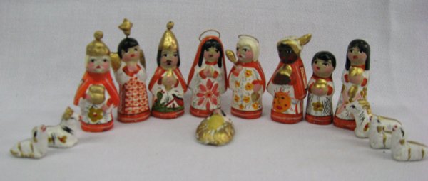 Vintage Hand Painted Mexican Nativity Set: Vintage Hand Painted Mexican Nativity Set, largest figure measures 2.5''Tall, beautifully painted in white-gold-black-and orange