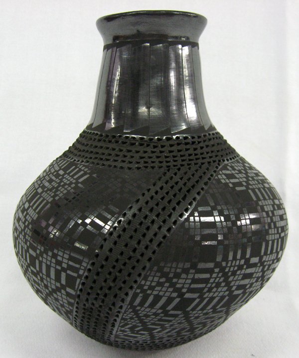 Mata Ortiz black on Black Pottery Jar by B. Soto: Mata Ortiz black on Black Pottery Jar by Benjamin Soto. measures approx. 7.5''H x 6.5''W.