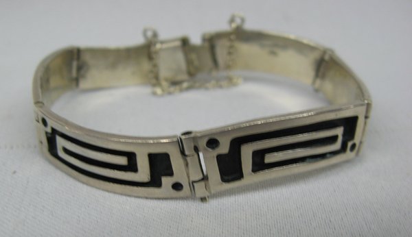 Taxco Sterling Silver Link Bracelet,Hallmark: Taxco Sterling Silver Link Bracelet, Signed. Six shadow box style links make up this Taxco, Mexico bracelet. Measure 7'' with envelope safety clasp and chain. JTE TT-06 Mexico