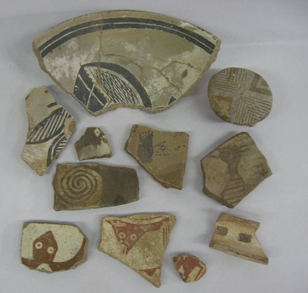 Prehistoric Mimbres NM Pottery Animal Sherds: Prehistoric Mimbres New Mexico Sherds With Animals. Largest sherd measures 5'' wide x 3'' long. Included in this collection is a partial pot and what appears to be the handle of a lidded piece, Incred