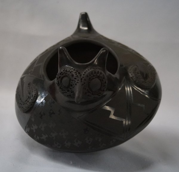 Mata Ortiz Owl Effigy Jar by Jose Quezada: Mata Ortiz Owl Effigy Jar by Jose Quezada, measures 6''H x 7.5''W, sgraffito signature on bottom, beautiful black on black geometric and abstract disigns, great piece!