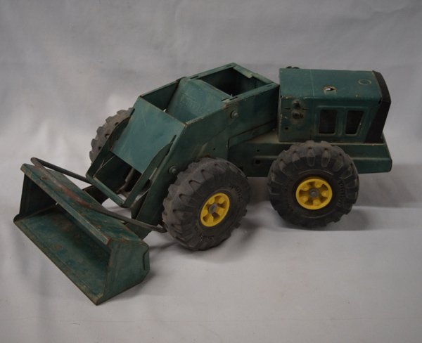Vintage Green Tonka Front Loader: Vintage Green Tonka Front Loader. In 'played with' condition, measuring 21.25'' long, 10'' high and 8'' wide.