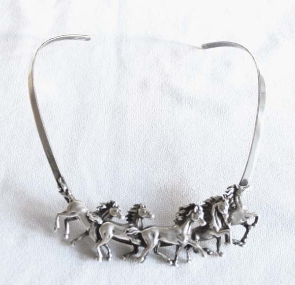 Magnificant Sterling Silver Horse Neck Wire Choker: Magnificant Sterling Silver Horse Neck Wire Choker, measures 5 1/8'' across x 6''L, stamped Mexico .925, features 5 running horses, very unique design, 75.52g in total wt.