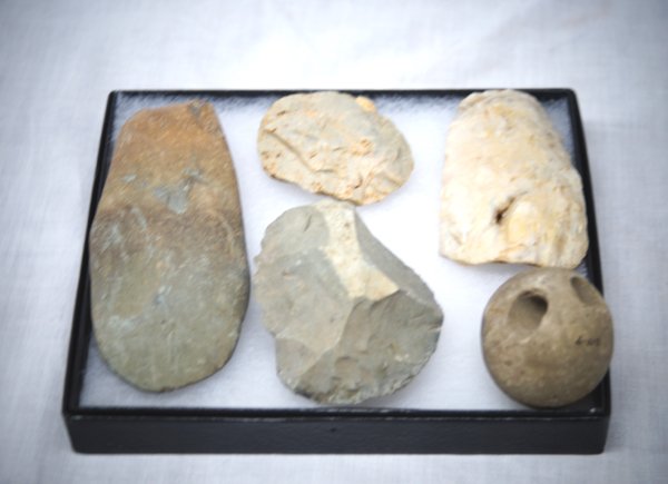 Prehistoric Native American Stone Artifacts: Prehistoric Native American Stone Artifacts, largest measures 4.5''L x 2''W, includes hand axe/hoe, spearhead, thumb scraper, scraper, and a bolo type weapon