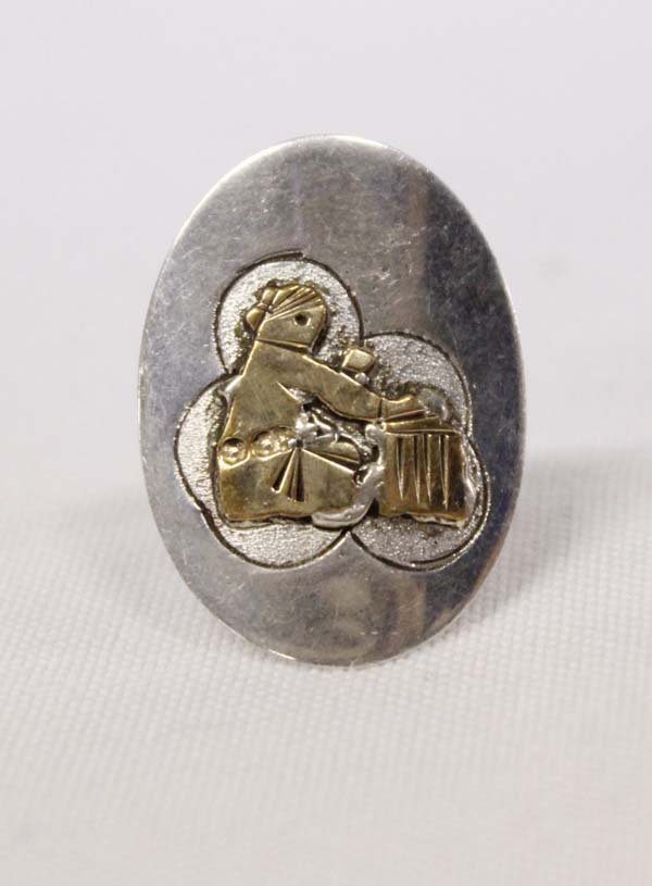 Navajo Gold on Sterling Storyteller Ring by Jacob Kahe: Navajo Sterling Storyteller Ring, Size 7.5 by Jacob Kahe, measures 1'' x .75'', hallmarked and stamped sterling, 5.37g in total wt.