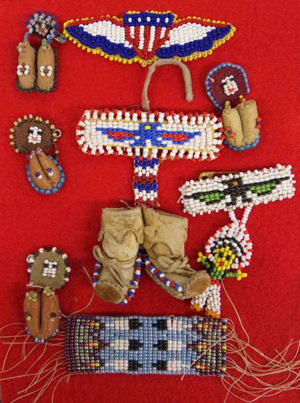 Collection of Antique Sioux Beaded Pins: Collection of Antique Sioux Beaded Pins, longest measures 2.5'' x 4'' which are the boots