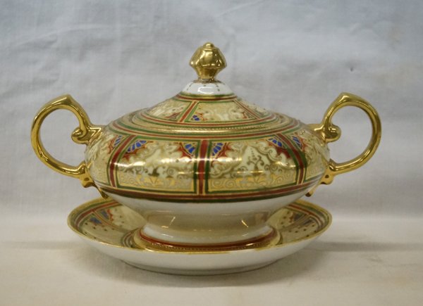 Noritake Nippon Hand Painted Gold Gilt Sugar Bowl: Noritake Nippon Hand Painted Gold Gilt Sugar Bowl and Underplate, measures 4'' x 7'', marked