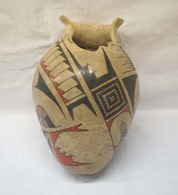 Mata Ortiz Geometric Marbleized Clay Jar by Villa: Mata Ortiz Geometric Marbleized Clay Jar by Jose Villa, measures 8''H x 5.5''W, features a very unique cutaway rim, signed on bottom by artist