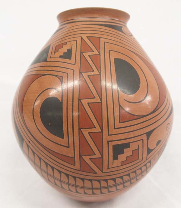 Mata Ortiz Polychrome Olla by Sabino and Veronica: Mata Ortiz Polychrome Olla by Sabino Villalba and Veronica S., measures 8''H x 7''W, features stylized feather designs, and both geometric and abstract designs, signed on bottom by artists