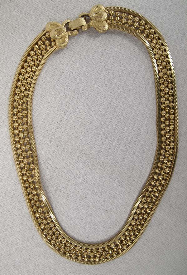 Unusual Goldtone 5 Strand Snake Chain Necklace: Unusual Goldtone 5 Strand Snake Chain Melon Ball Necklace, measures 15''