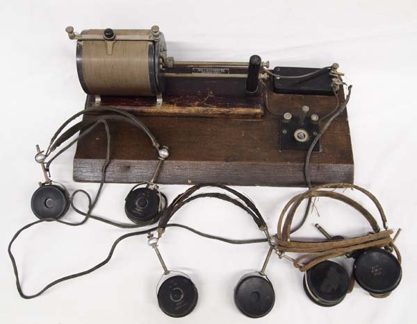 Antique Wm. J. Murdock Edison Radio Receiver: Antique Wm. J. Murdock Chelsea, Mass. Edison Radio Receiver, measures 18'' x 19'', wood base, comes with metal I.D. tag, Gallena Crystal, Catswhiskers missing, requires no electricity, comes with 3 he