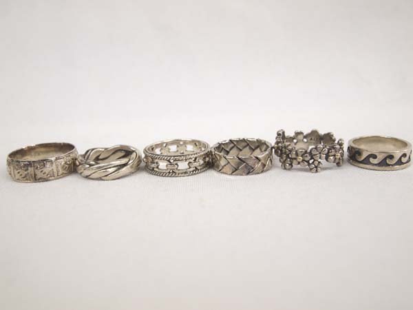 Collection of 6 Sterling Silver Rings (1 of 3)