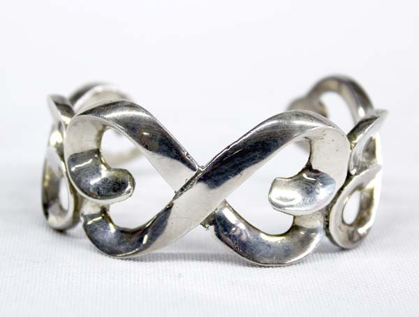 Navajo Sterling Silver Sand Cast Bracelet: Native American Navajo Sterling Silver Sand Cast Bracelet, inside measures 6'' which includes opening x 1''W, 39.3g in total wt.