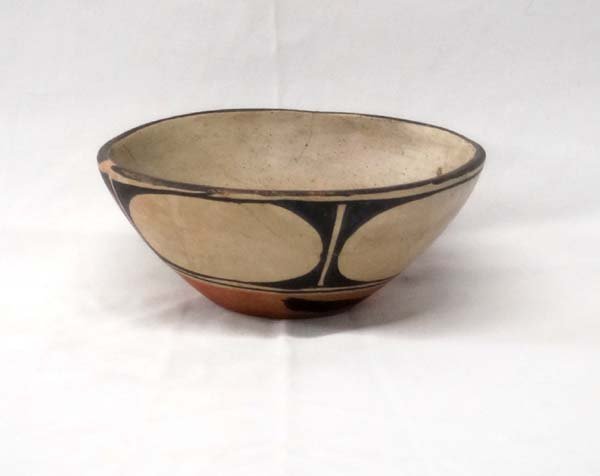 1950 Santo Domingo Chile Bowl: 1950's Native American Santo Domingo Chile Bowl, measures 3''H x 8''D, on base of jar are the initials RRL. written in marker and across from that Benevidez had been carved into the clay, however is n