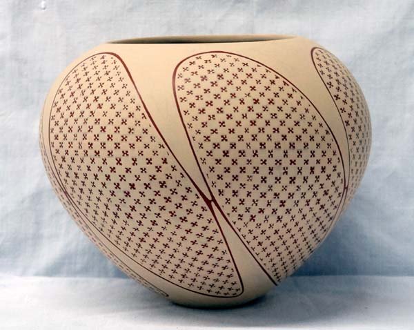 Mata Ortiz Eye Dazzler Jar by Ernesto Arras Olivas (1 of 3)