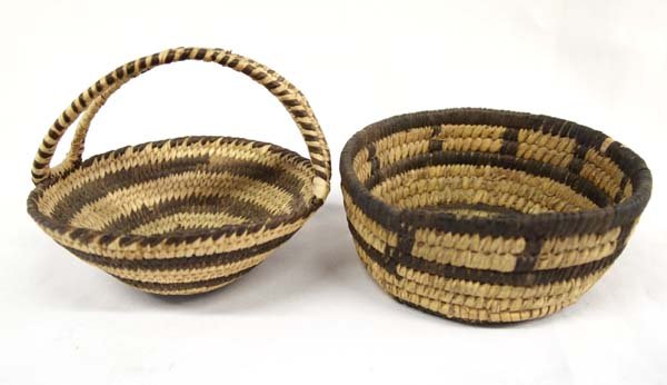 Pair of Tohono O'odham Two-Toned Baskets (1 of 3)
