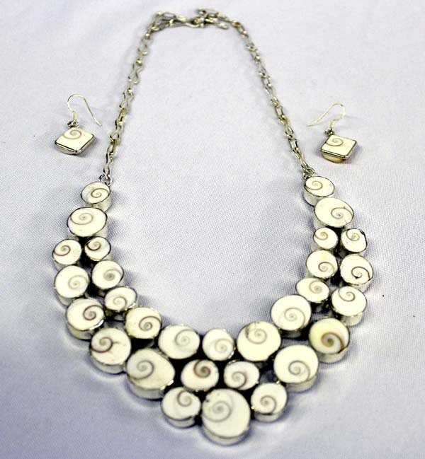 Silver Plate & Shiva Eye Shell Necklace & Earrings (1 of 3)