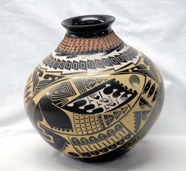 Mata Ortiz Polychrome Jar by Oscar Quesada (1 of 3)