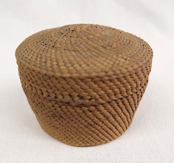 Antique Native American Nootka Lidded Basket (1 of 4)