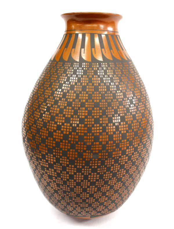 Mata Ortiz Eye Dazzler Jar by Briana Bejarano (1 of 2)