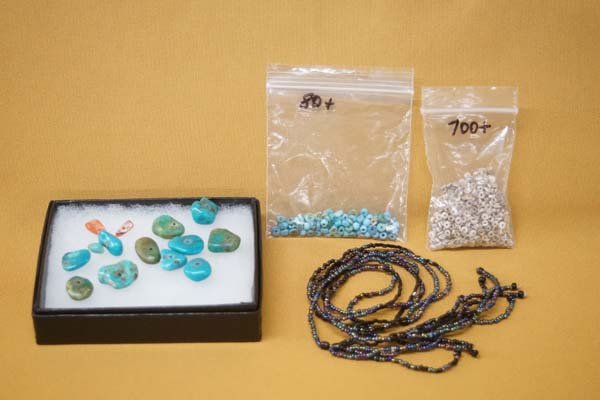 Collection Native American Beads & Beaded Necklace (1 of 2)