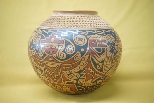 Mata Ortiz Mayan Design Jar by Daniel Gonzalez: Mata Ortiz Mayan Design Jar by Daniel Gonzalez, measures 12'' x 10'', exquisite jar, gorgeous designs indicative of Daniel's work, signed by artist