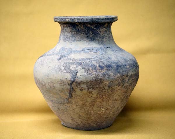 Hans Dynasty Style Pottery Jar: Hans Dynasty Style Pottery Jar, measures 8''H x 7''D