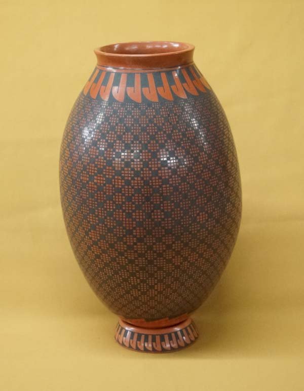 Large Mata Ortiz Eye Dazzler Jar by Alvaro C. (1 of 4)